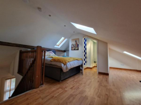 CosyHomeStay Evesham Spacious home W/Free Parking & WiFi
